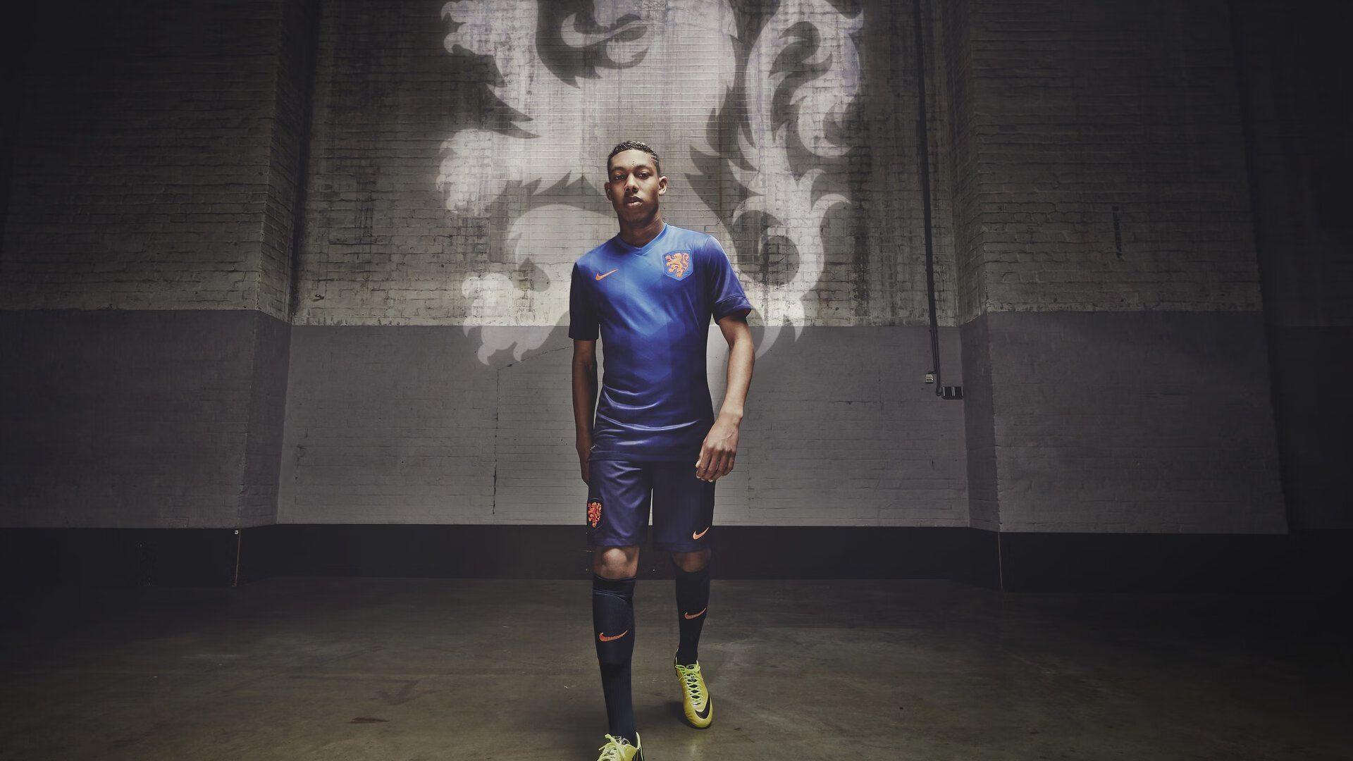 开云体育网页入口-攀登巨岩：登山者的极限挑战，极限攀岩视频